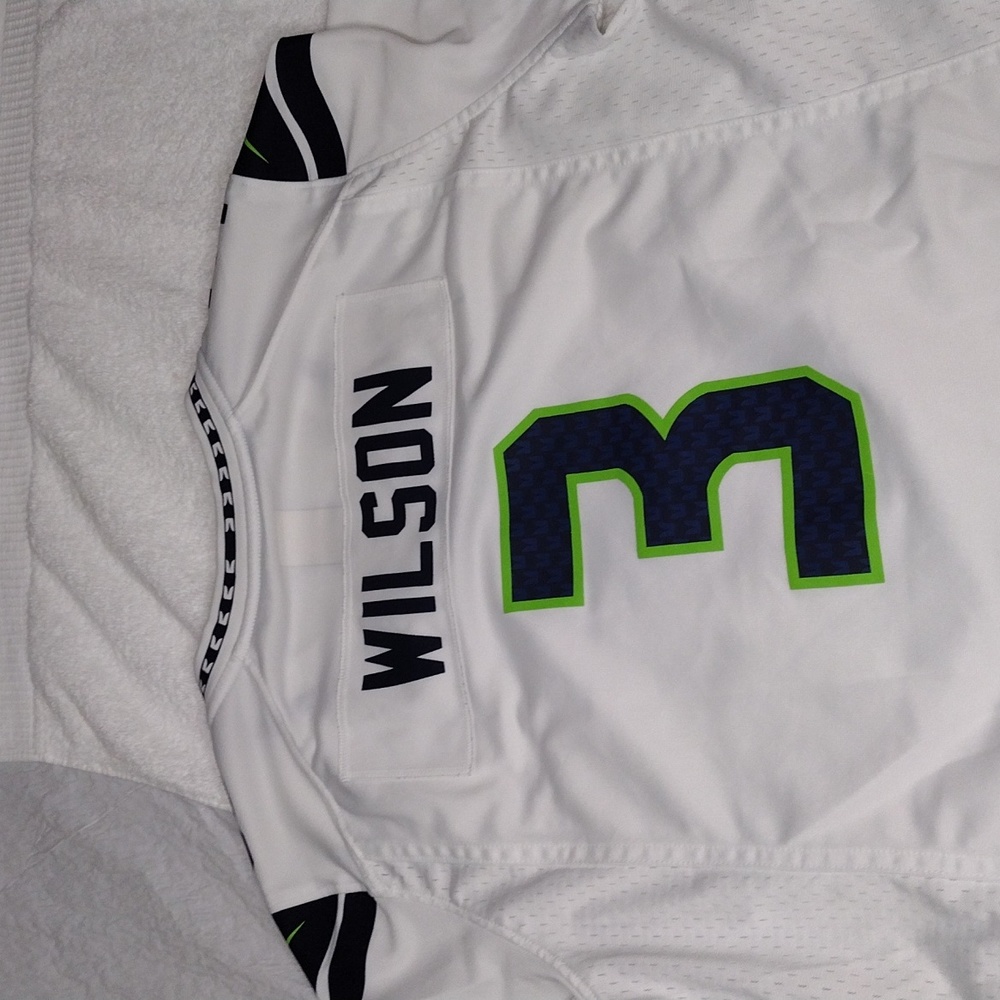 NWT - SEATTLE SEAHAWKS JERSEY: RUSSELL WILSON #3 size L Woman's NWT - Picture 6 of 9